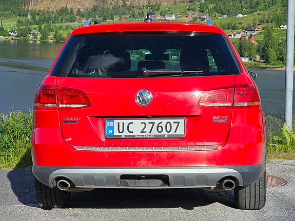 Volkswagen Passat Alltrack 4 of 30