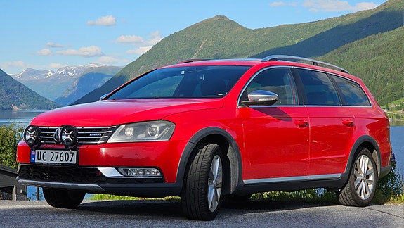 Volkswagen Passat Alltrack 2 of 30