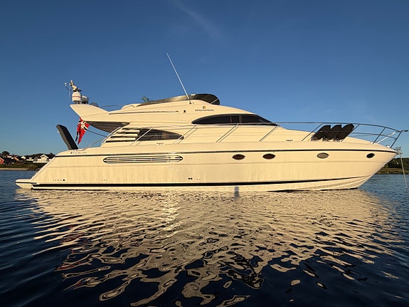 Fairline Squadron 55 3 of 5