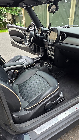 MINI Cooper S 7 of 13