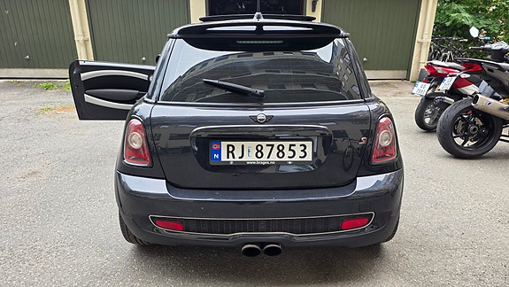 MINI Cooper S 8 of 13