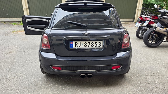 MINI Cooper S 10 of 13