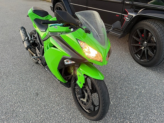 Kawasaki Ninja 300 4 of 5