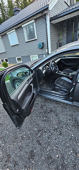 Volkswagen Passat 4 of 15