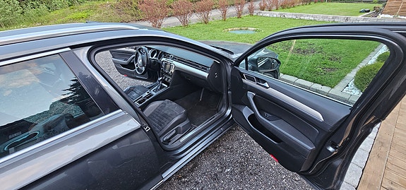Volkswagen Passat 12 of 15
