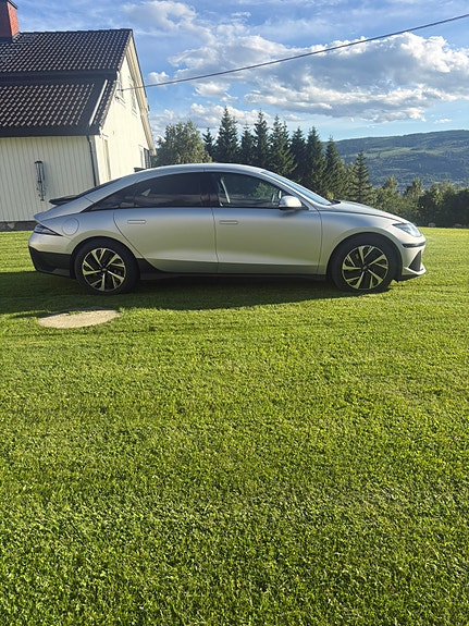 Hyundai Ioniq 6 3 of 5