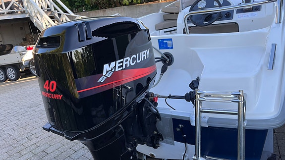 S46 Exclusive med 40 Hk Mercury Med Powertrim 5 of 5