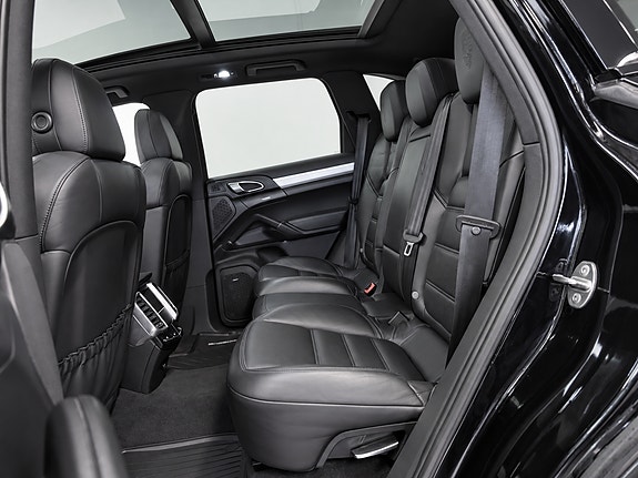 Porsche Cayenne 16 of 18