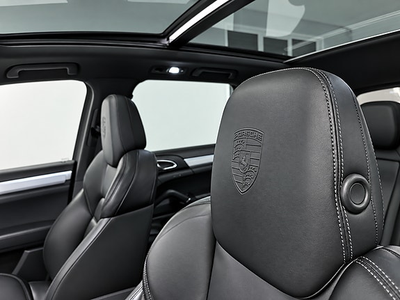Porsche Cayenne 17 of 18