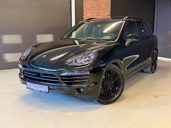 Porsche Cayenne 3 of 5