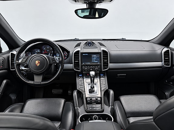 Porsche Cayenne 12 of 18