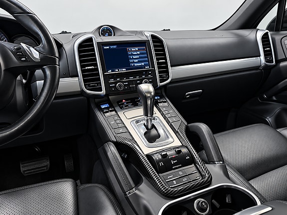 Porsche Cayenne 15 of 18