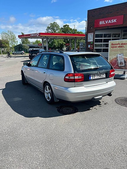 Volvo V40 4 of 5