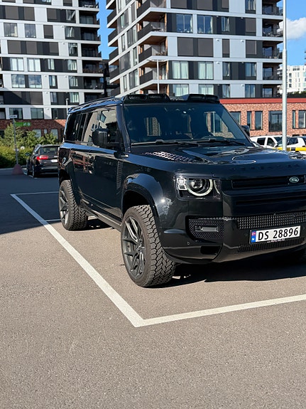 Land Rover Defender 130 5 of 5