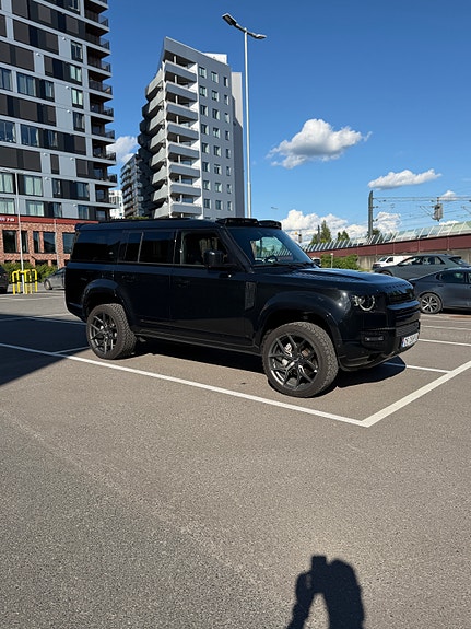 Land Rover Defender 130 4 of 5