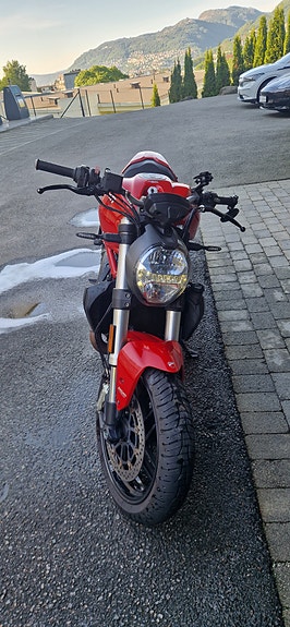 Ducati Monster 821 4 of 5
