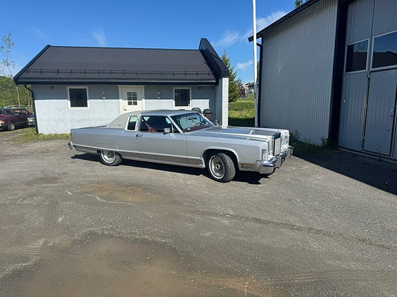 Lincoln Continental 5 of 5