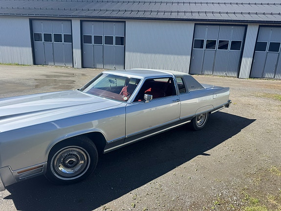 Lincoln Continental 3 of 5