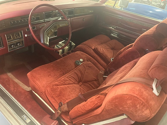 Lincoln Continental 6 of 16
