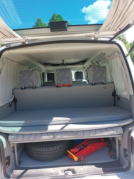 Volkswagen Multivan 12 of 15