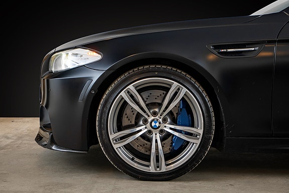 BMW M5 3 of 5