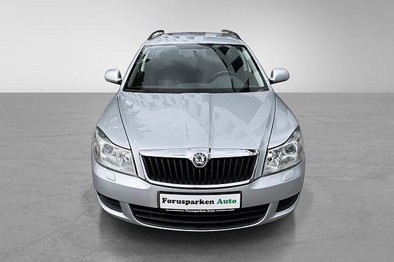 Skoda Octavia 2 of 5