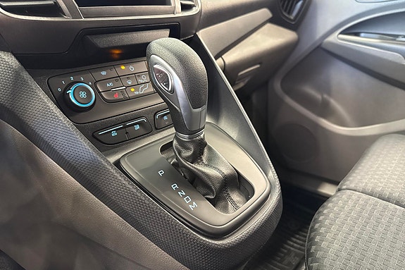 Ford Transit Connect 16 of 19