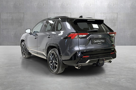 Toyota RAV4 Plug-in Hybrid 3 of 5