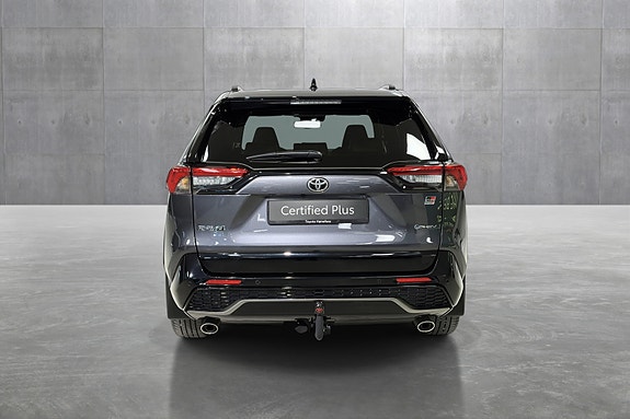 Toyota RAV4 Plug-in Hybrid 4 of 5
