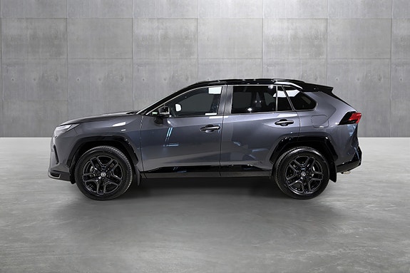 Toyota RAV4 Plug-in Hybrid 2 of 5