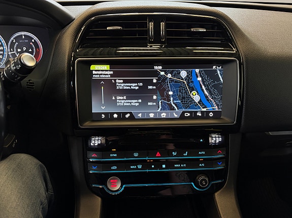 Jaguar F-PACE 22 of 30