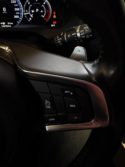 Jaguar F-PACE 29 of 30