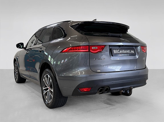 Jaguar F-PACE 8 of 30
