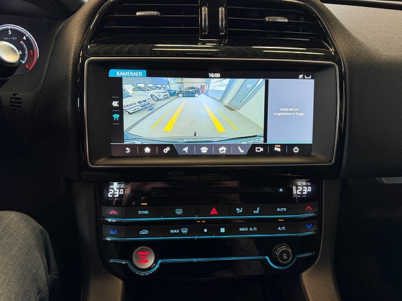 Jaguar F-PACE 23 of 30