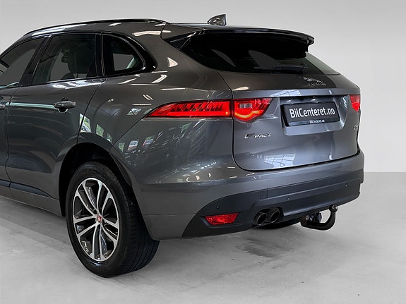 Jaguar F-PACE 12 of 30