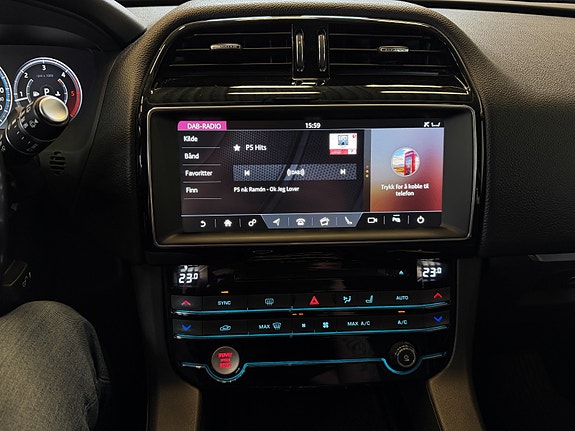 Jaguar F-PACE 24 of 30