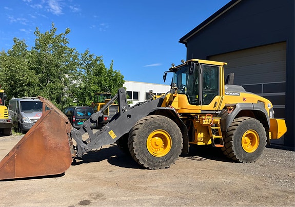 Volvo L110h 2 of 5