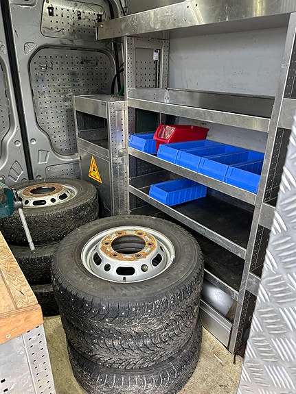 Mercedes-Benz SPRINTER 4X4 PERSONLIFT 8 of 29