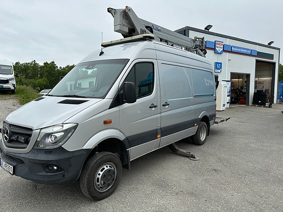 Mercedes-Benz SPRINTER 4X4 PERSONLIFT 21 of 29