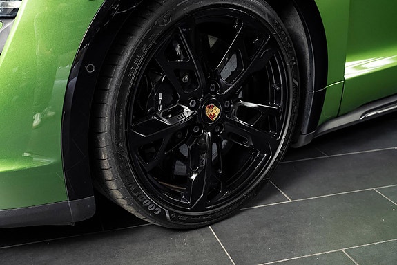Porsche Taycan Cross Turismo 6 of 30