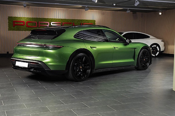 Porsche Taycan Cross Turismo 8 of 30