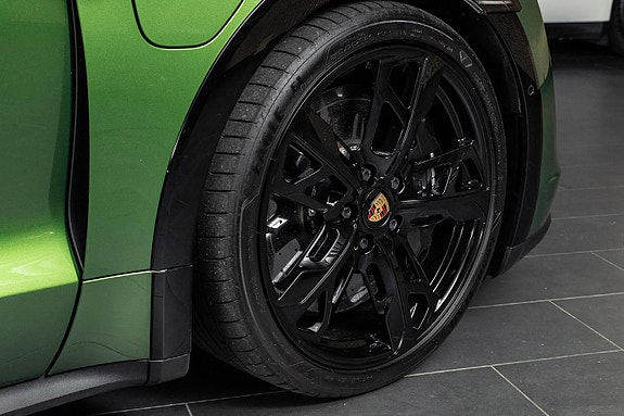 Porsche Taycan Cross Turismo 12 of 30