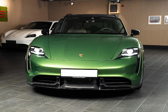 Porsche Taycan Cross Turismo 3 of 30