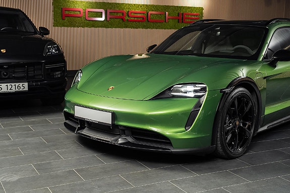 Porsche Taycan Cross Turismo 2 of 30