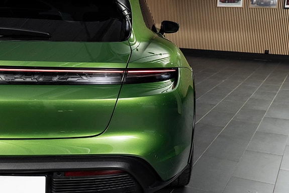 Porsche Taycan Cross Turismo 10 of 30