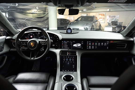 Porsche Taycan Cross Turismo 20 of 29