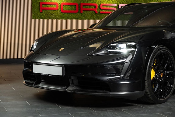 Porsche Taycan Cross Turismo 9 of 29