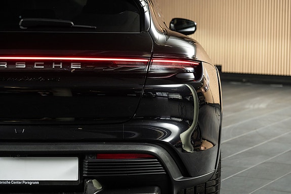 Porsche Taycan Cross Turismo 4 of 29