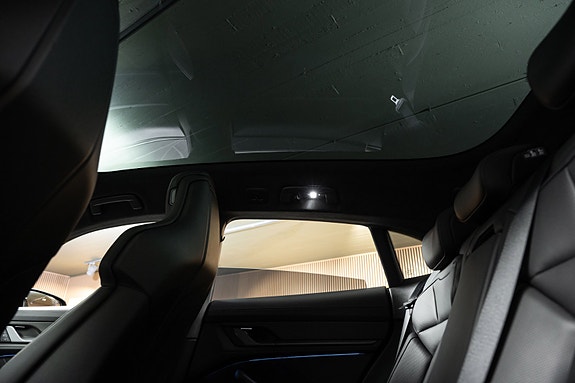 Porsche Taycan Cross Turismo 19 of 29