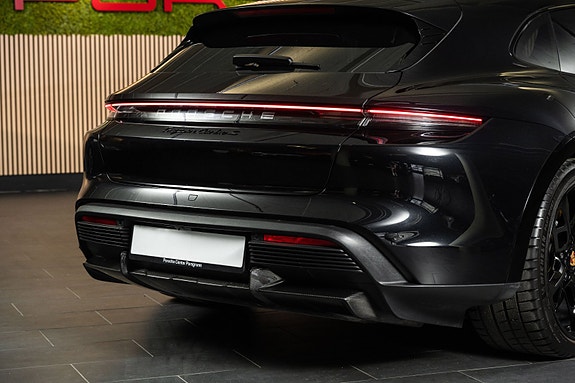Porsche Taycan Cross Turismo 6 of 29